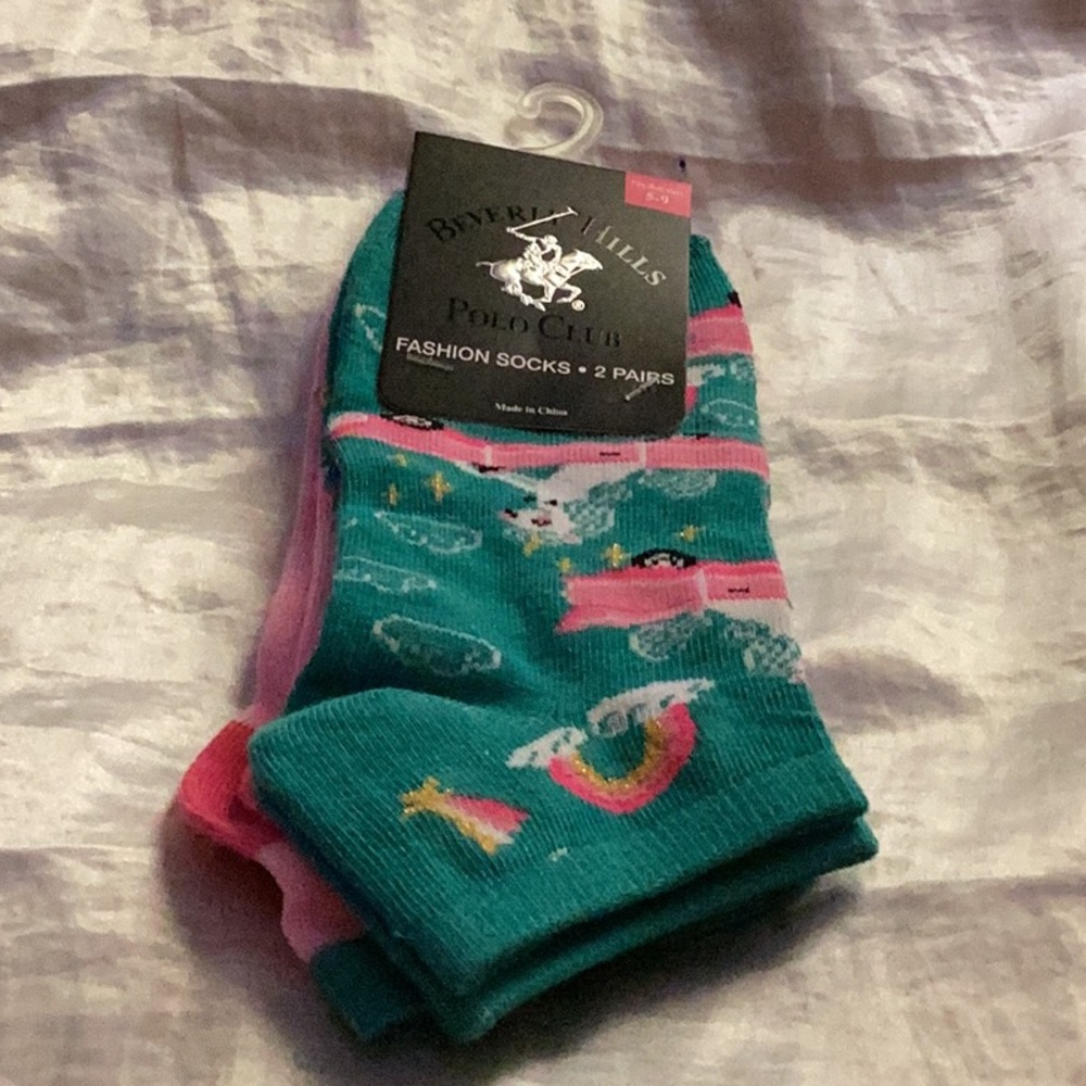 🦄NWT Colorful Fun 2 Pairs of Socks Size 5–9/
Closet Must Have 🦄